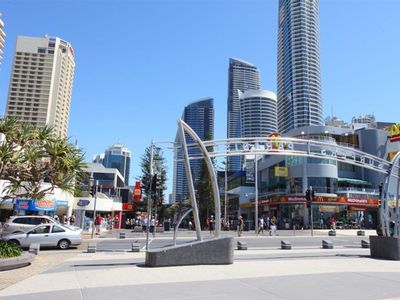 9 / 9 Trickett Street, Surfers Paradise