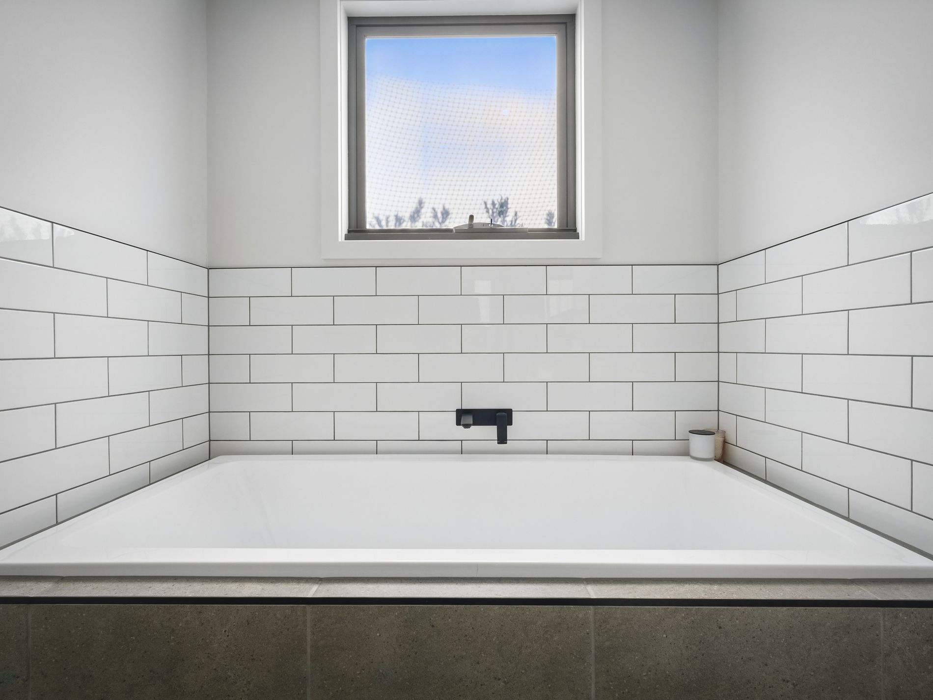 2 / 10 Curtain Court, Brighton