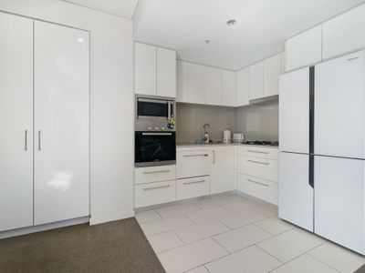 1033 / 16 Hamilton Place, Bowen Hills