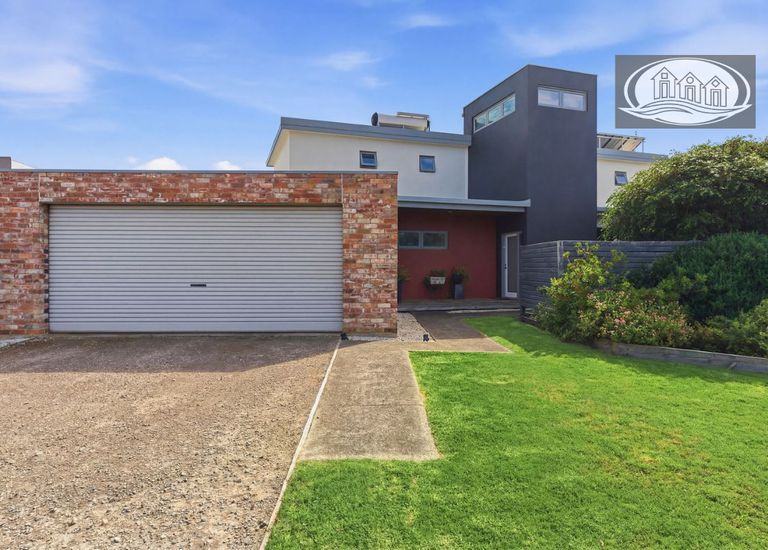 8 Aquarius Court, Portland North