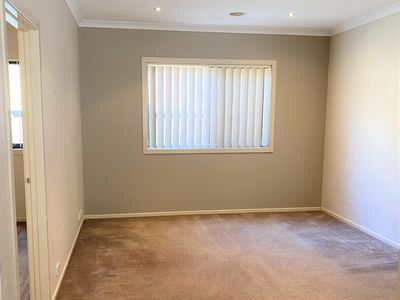 18 Middlesborough Dr, Craigieburn