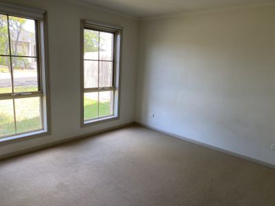32 Kerford Crescent, Point Cook