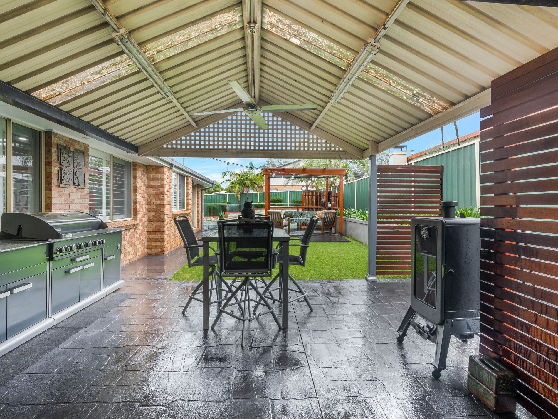 6 Moore Place, Currans Hill