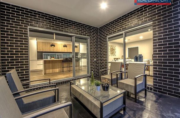 44 Perugia Avenue, Greenvale