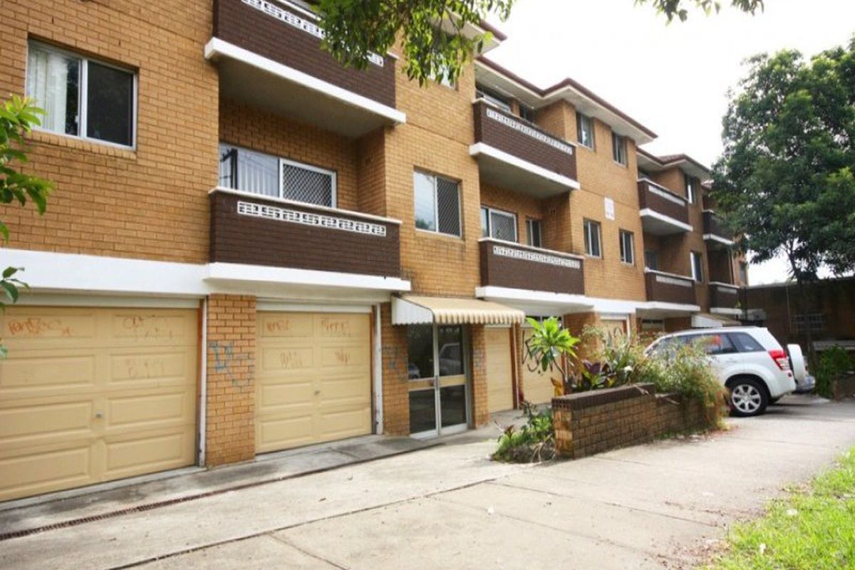 114-116 The Crescent, Homebush West