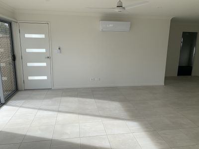 1 / 2 Herald Close, Kallangur