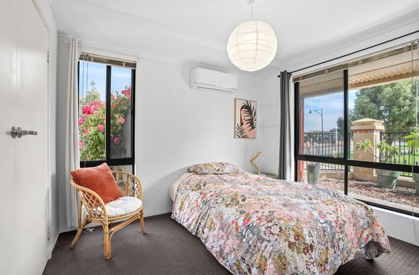 2 PENDRAGON LANE, Baldivis