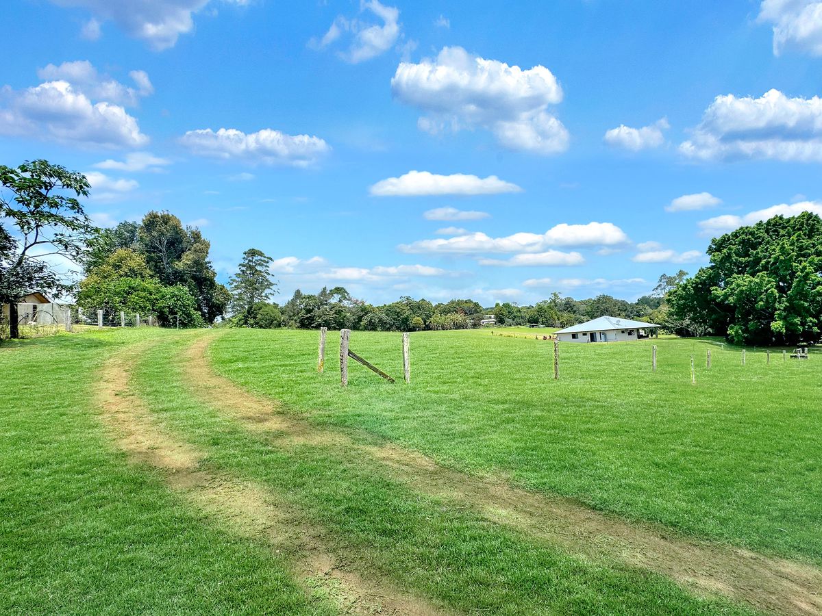 48 Russell Road West, Lake Eacham