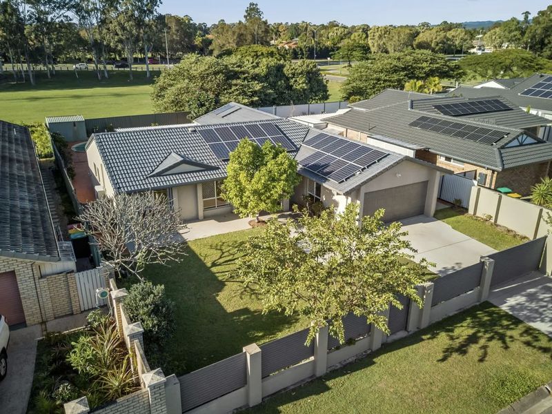 39 Port Jackson Boulevard, Clear Island Waters