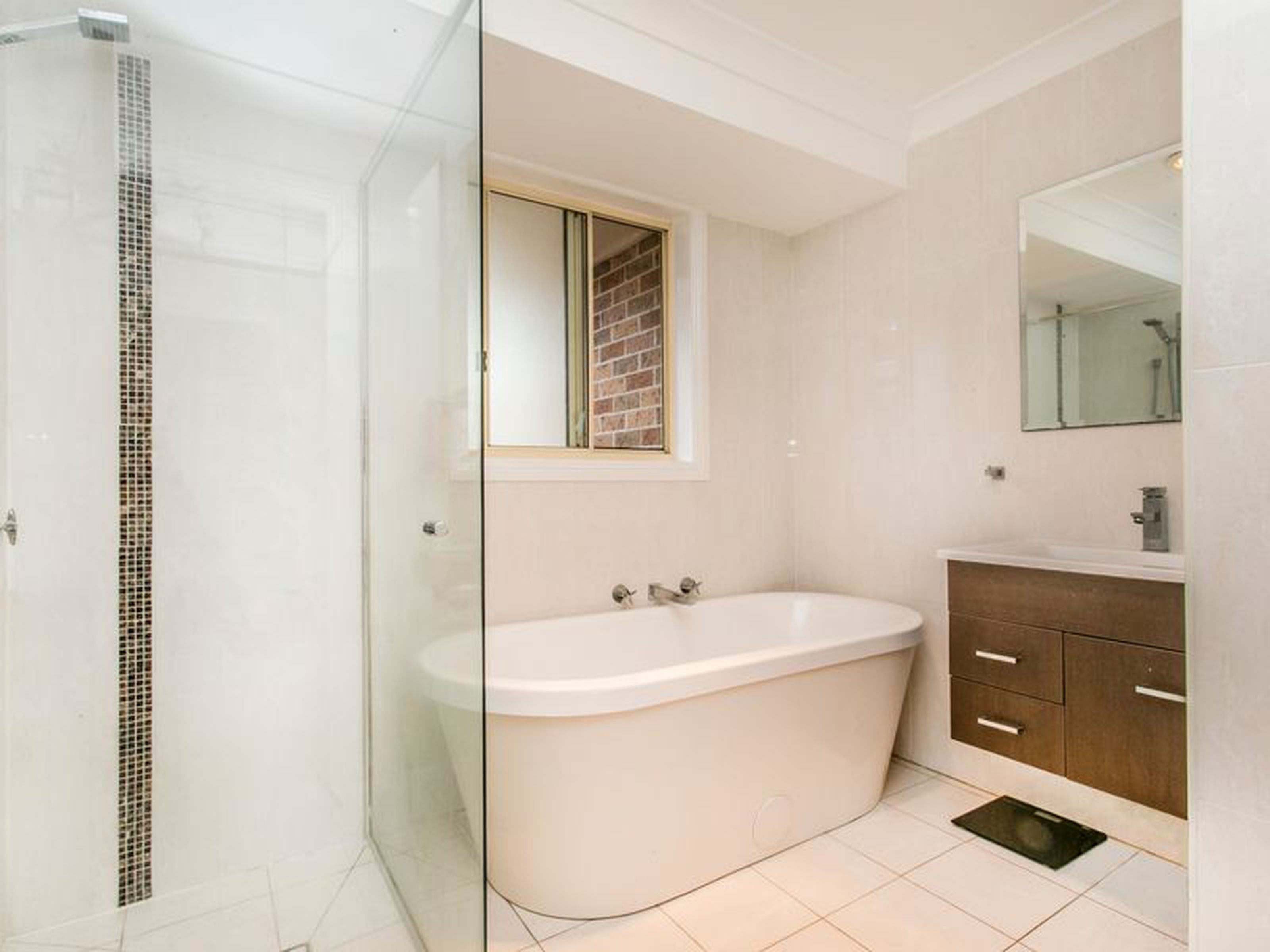 2 / 1 Barronfield Drive, GLENMORE PARK