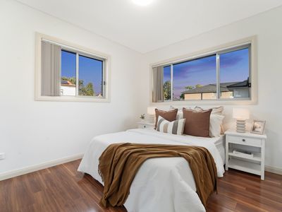 22 Rhodes Avenue, Guildford