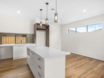 28 Hedgevale Drive, Officer