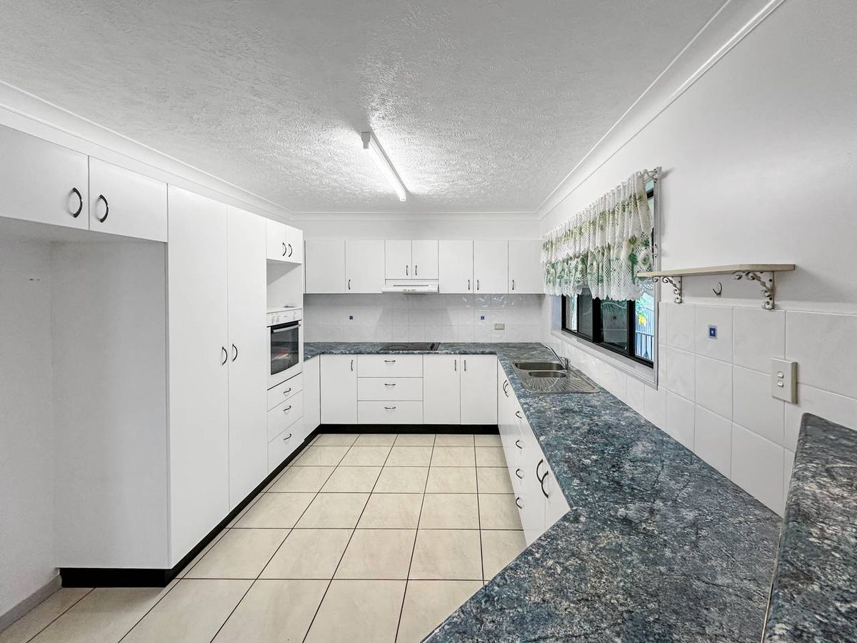 7 Waller Street, Atherton