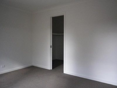 1 / 590 Waverley Road, Glen Waverley