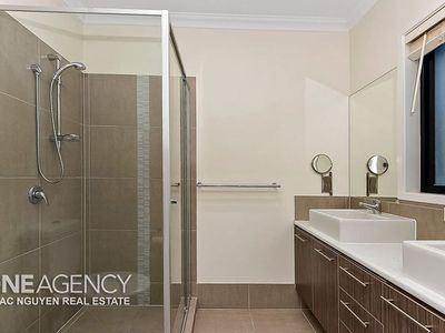 13 Dinnigan Cr, Durack