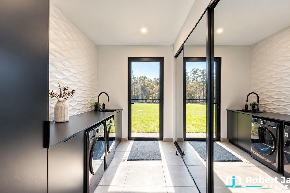 24 Amaroo Place, Cooroibah