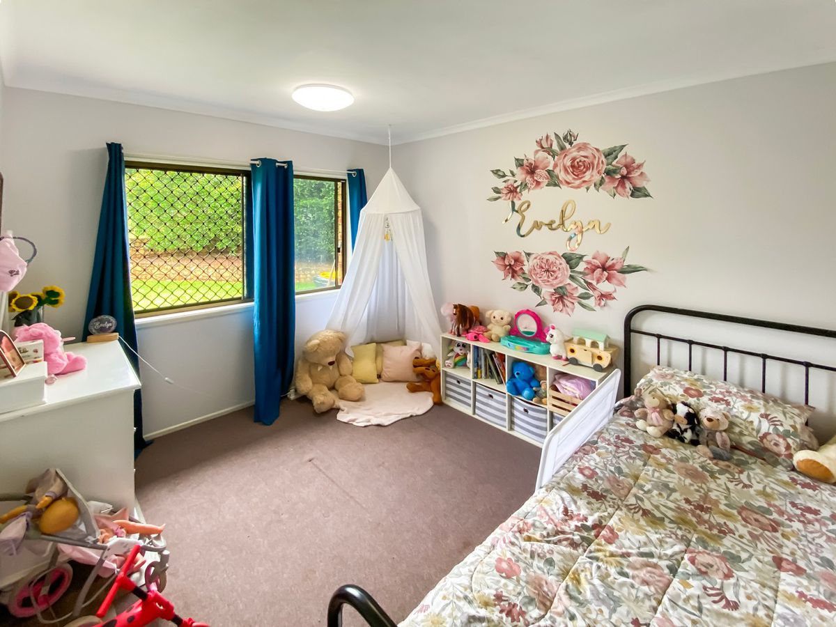 43 Tower Avenue, Atherton