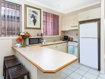 2 / 6 Park Road, Lake Illawarra