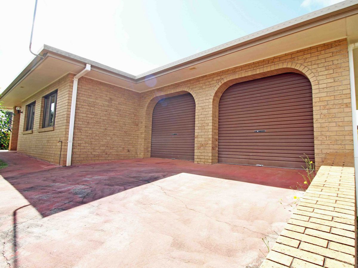 46 Armstrong Street, Atherton