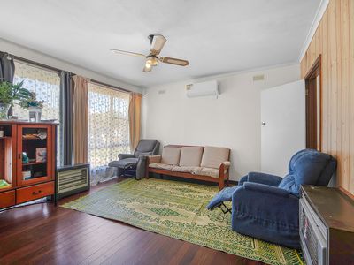 10 Centenary Crescent, Werribee