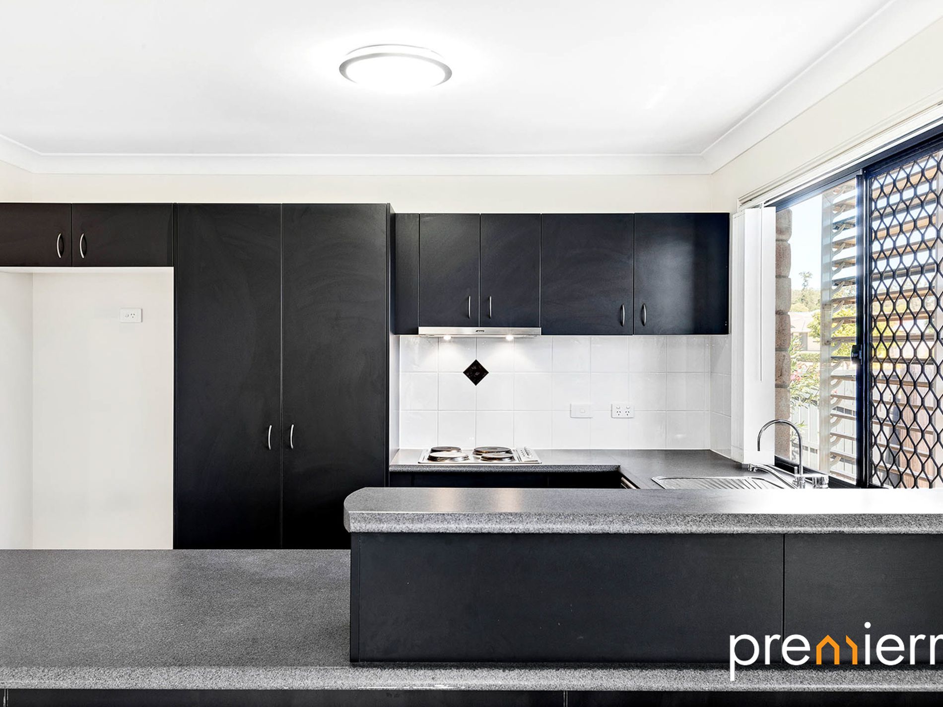 33 Collins Street, Collingwood Park