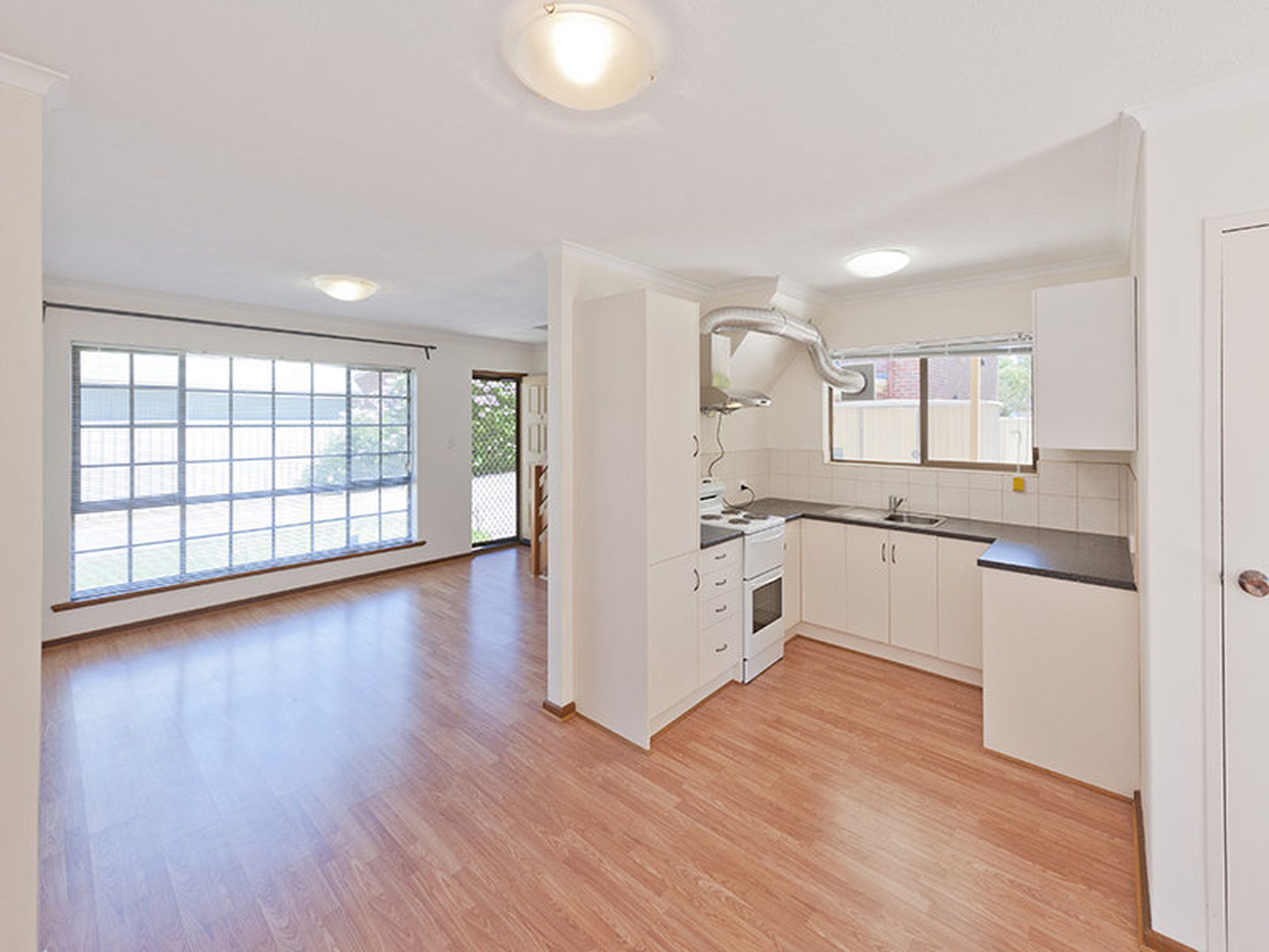 3 / 4 Chapel Street, Plympton
