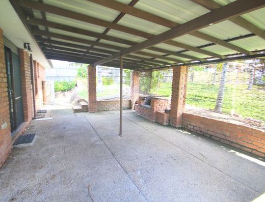 Great value family home in Tewantin image 11