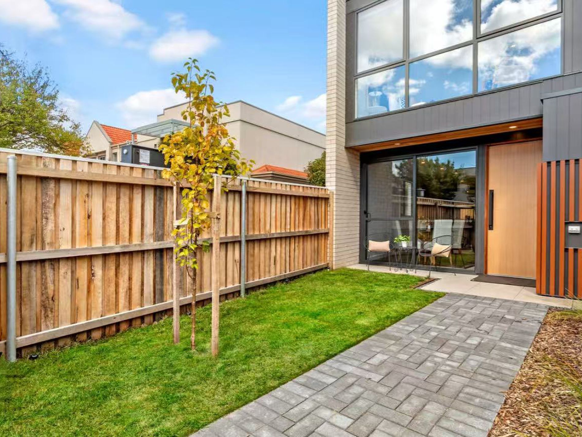 5 / 4 - 6 Coolac Place, Braddon