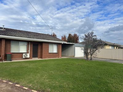 4 / 18A Schubert Crescent, Wodonga