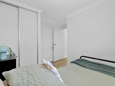 4 Golden Way, Piara Waters