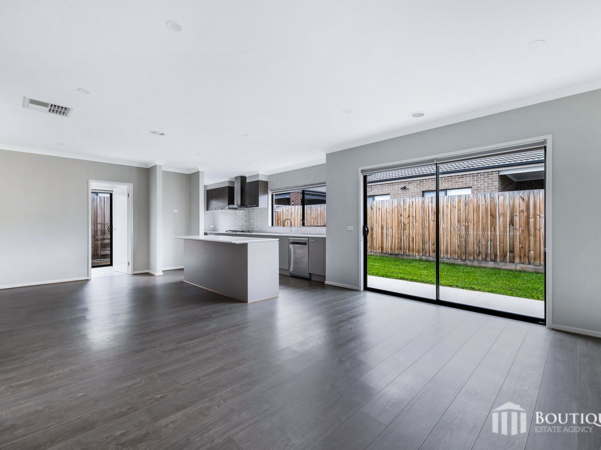 73 Rossiter Retreat, Cranbourne North