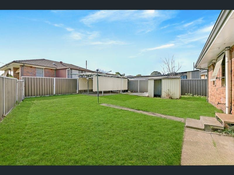 15 Moresby Crescent, Whalan