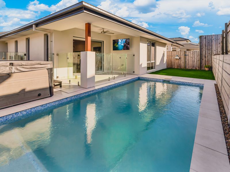 Coomera