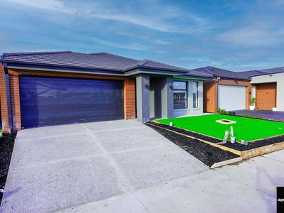 246 Maracana Avenue, Manor Lakes