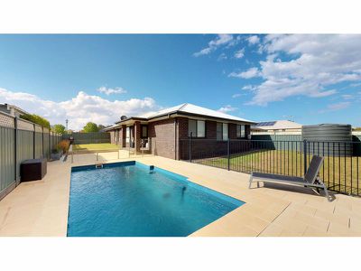 70 Dunheved Circle, Dubbo