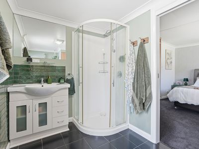 49 Bay Road, Midway Point