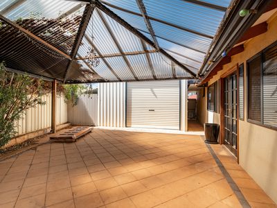 3 De Bernales Street, Hannans