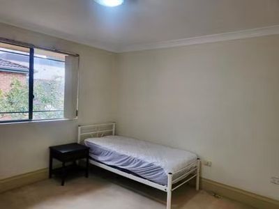 18 / 2-6 Gloucester Avenue, Burwood