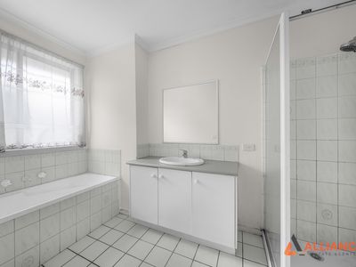 27 Plowman Court, Epping