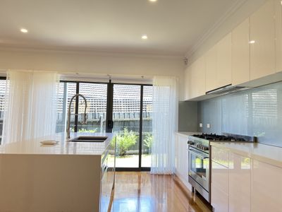 2 / 21 Banool Quadrant, Doncaster East