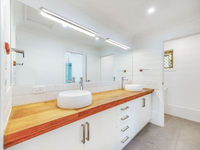 8 Strover Court, Springwood