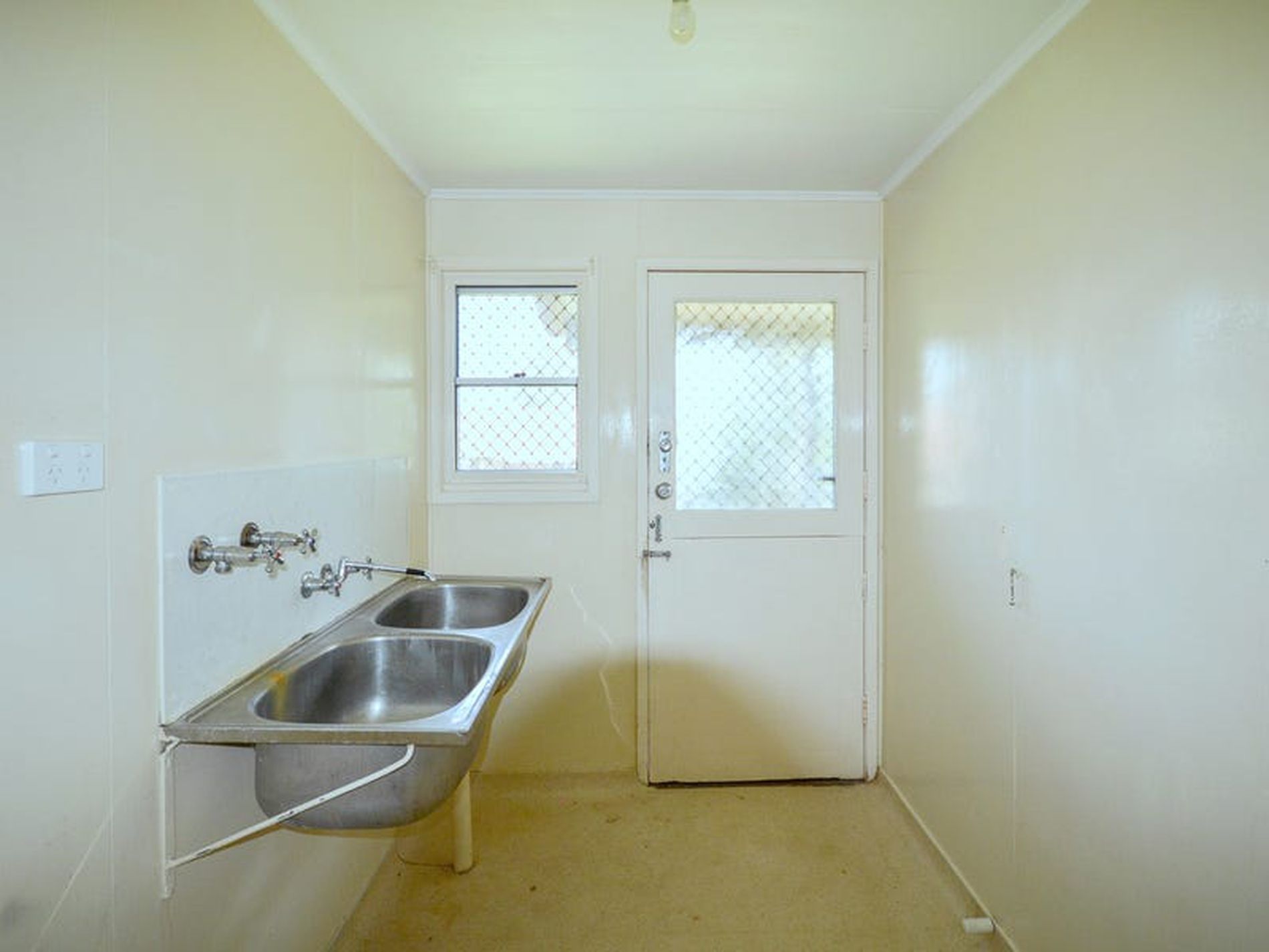 85 Redbank Plains Road, Goodna