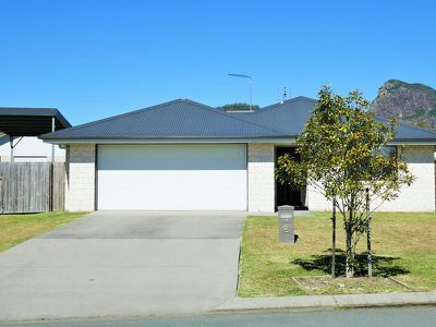 14 Sairs Street, Glass House Mountains