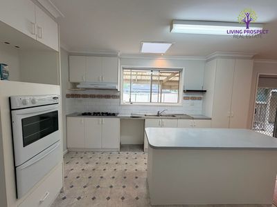 17 Fourth Avenue, Hoppers Crossing