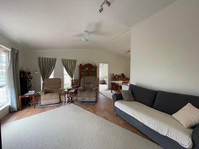 10 Golden Court, Kawungan