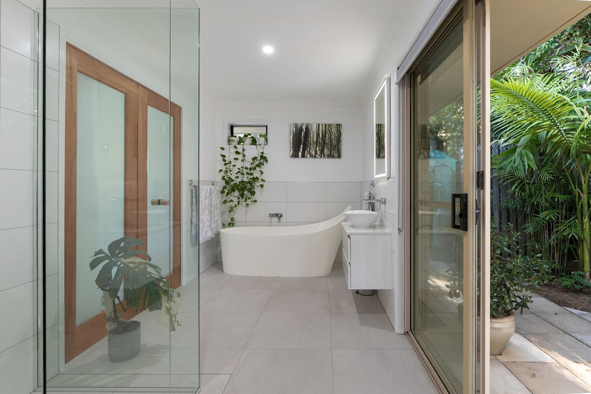 8 Livistona Drive, Doonan