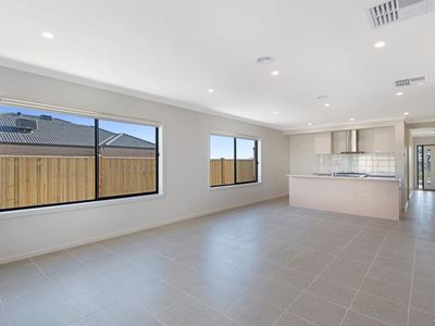 10 Fothergil Grove, Truganina