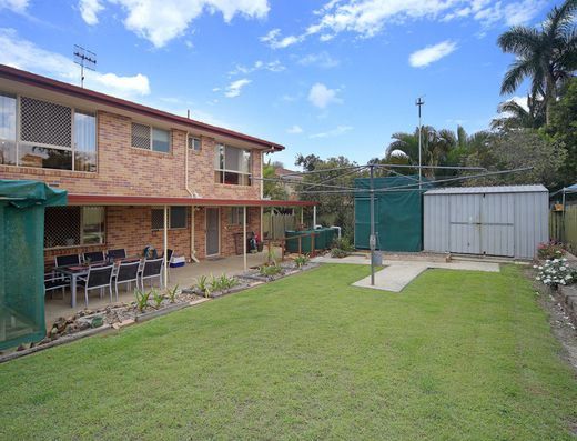 Impressive home in convenient location   *** UNFURNISHED *** image 14