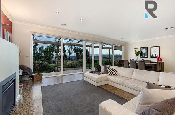 8 The Dress Circle, Oaklands Junction
