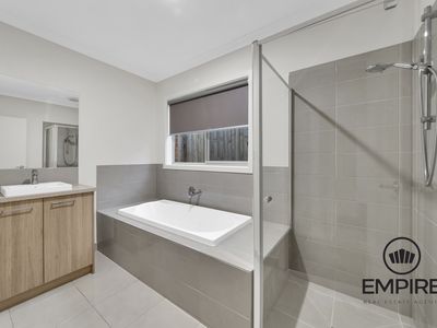 24 Sikes Rd, Clyde North